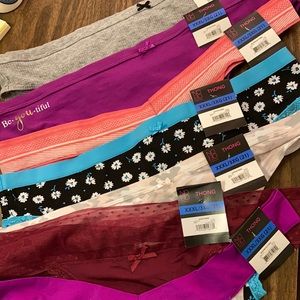 7 new pairs of ladies plus size thongs, no boundaries, xxxL/3XG (21) new